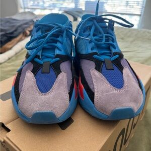 Yeezy Boost 700 SZ11